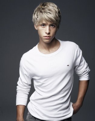 Mitch-Hewer-hottest-actors-1704799-314-400.jpg