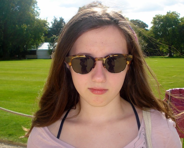buckingham_palace_me_sunglasses.jpg