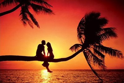 lgpp31181+summer-love-kissing-at-sunset-poster.jpg
