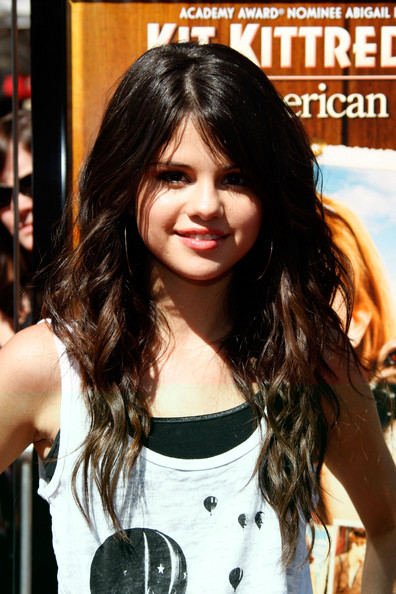 Selena+Gomez+Long+Hairstyles+Long+Curls+VnbELJ02pLel.jpg