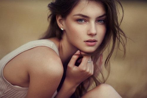 blue-eyes-brown-hair-brunette-fashion-girl-Favim.com-435232_large.jpg