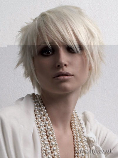 Blonde-highlights-for-short-hair-styles-8.jpg
