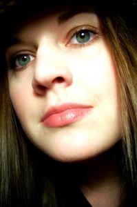 916229_girl_with_brown_hair_and_green_eyes__1.jpg