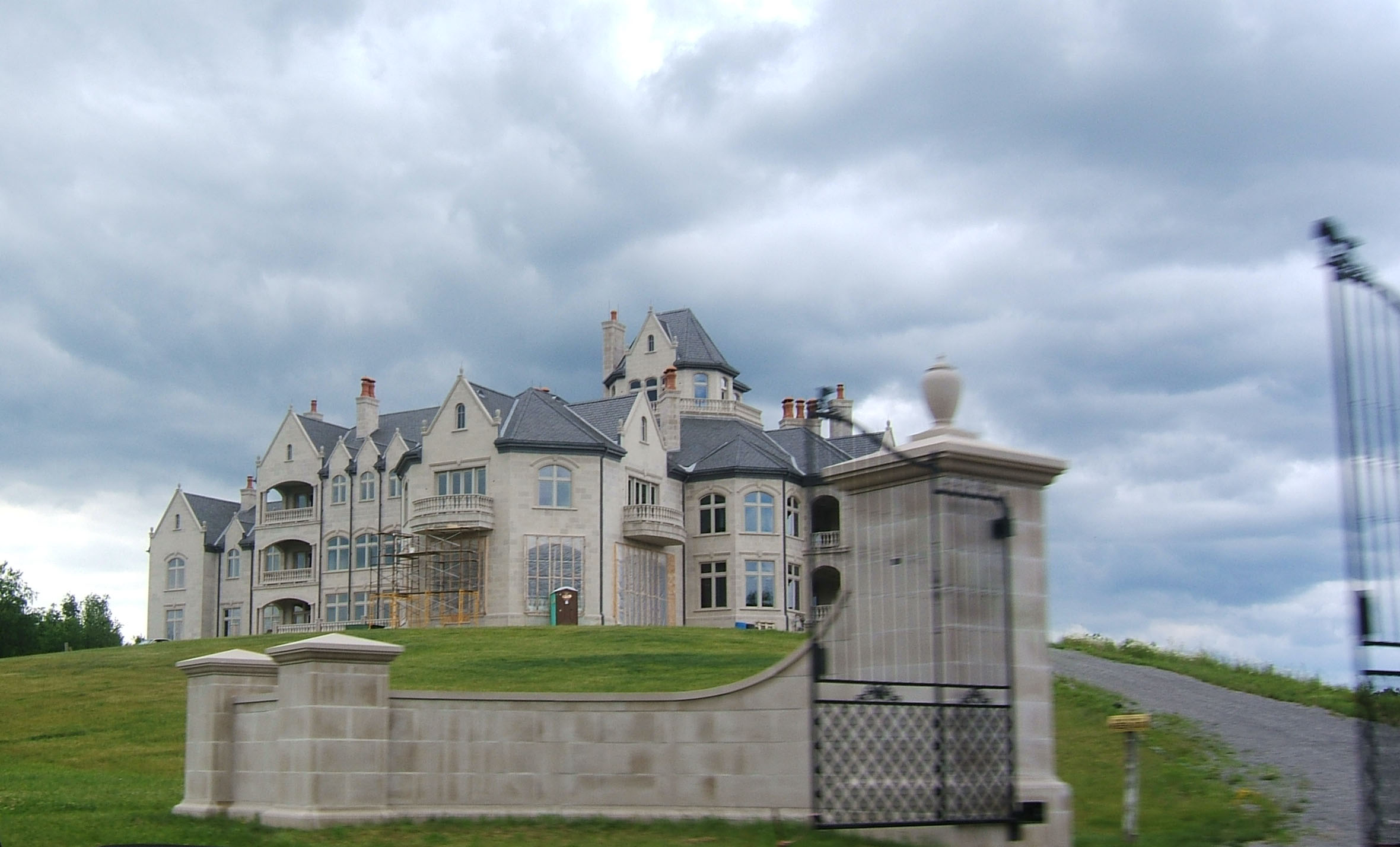 Mansion_by_Luvdovy.jpg